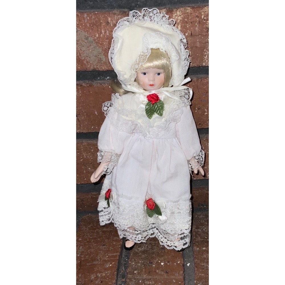 Vintage Porcelain Doll Cream Lace Dress Red‎ Rose Bonnet Blonde Hair 8" tall
